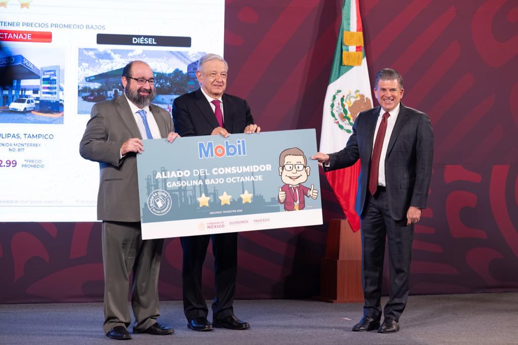 Energy Commerce Amlo Entrega Reconocimientos A Gasolineras Aliadas