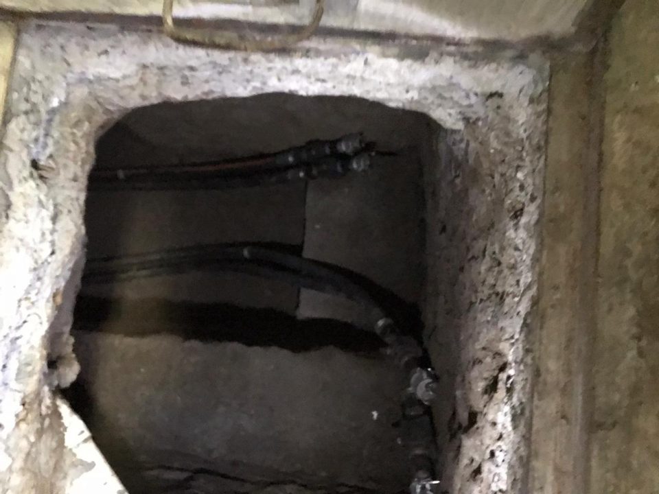 Elementos de la FGR aseguraron un inmueble donde se localizó un túnel con una toma clandestina; que conecta a los ductos de Petróleos Mexicanos