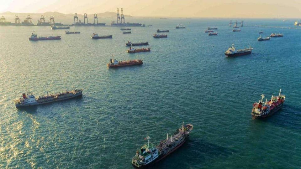 China alcanza importación récord de petróleo en enero