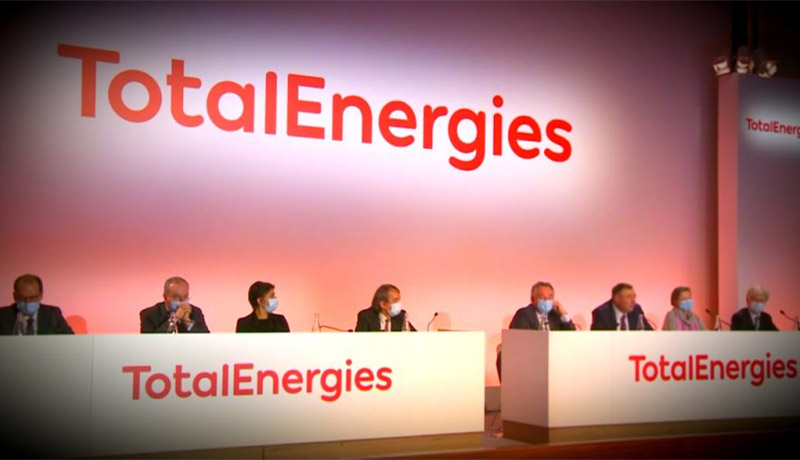 Total se transforma en TotalEnergies