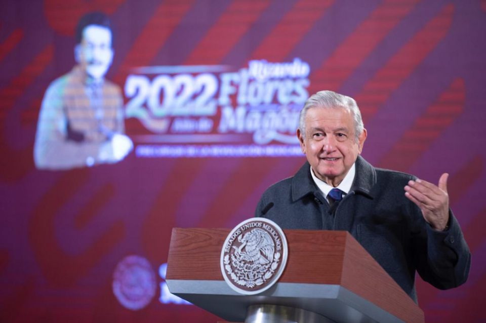 AMLO llama a trabajadores de Pemex a ejercer su voto libre y secreto