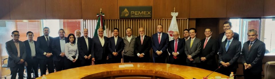 Pemex y Canacar refrendan plan de abasto de combustibles