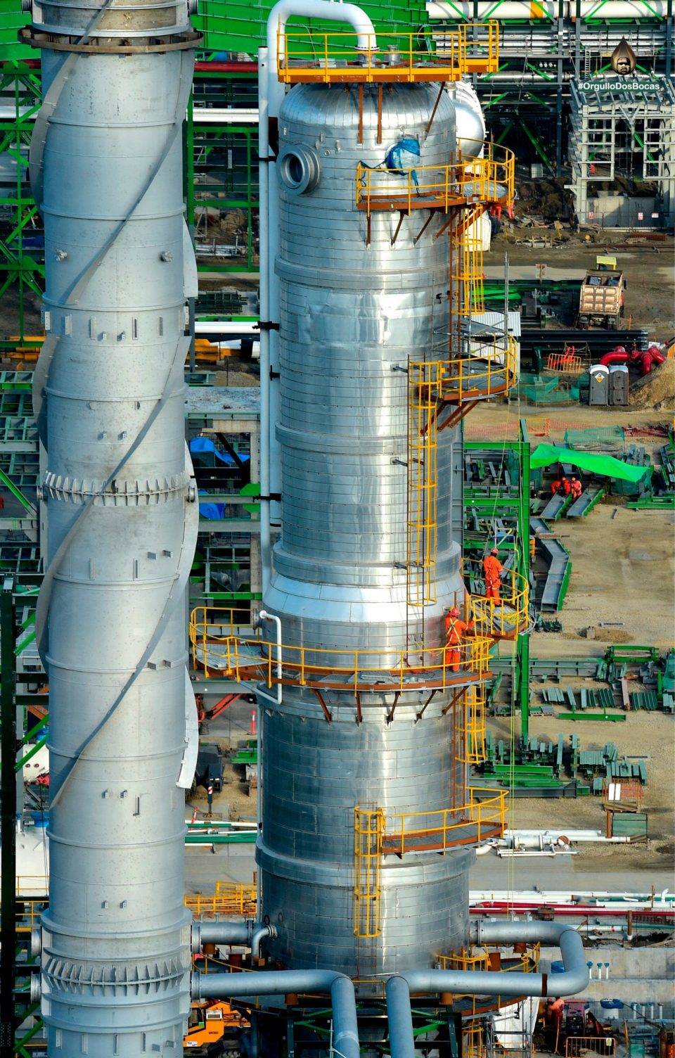 Torre fraccionadora, clave de la planta hidrotratadora de naftas