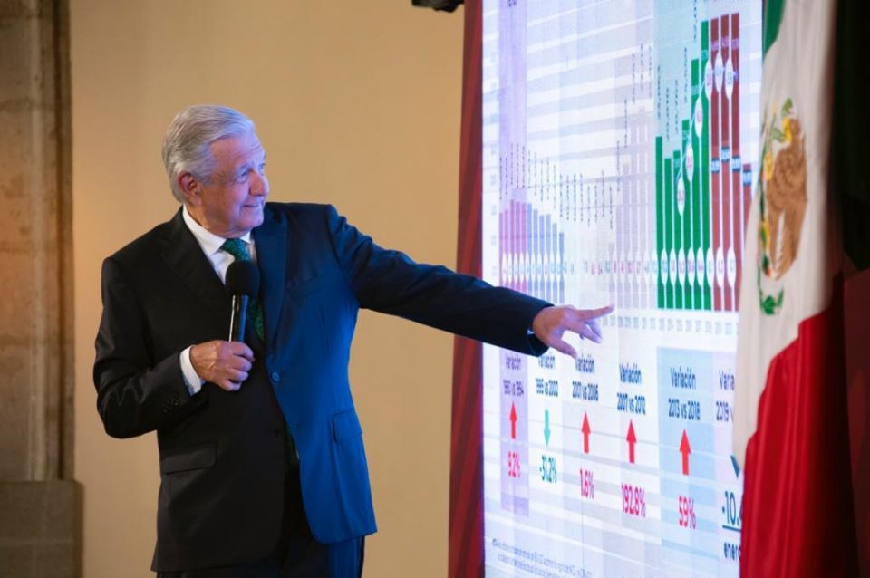El presidente Andrés Manuel López Obrador reiteró que, con el rescate de Pemex, se logró recuperar petróleo para el consumo interno.
