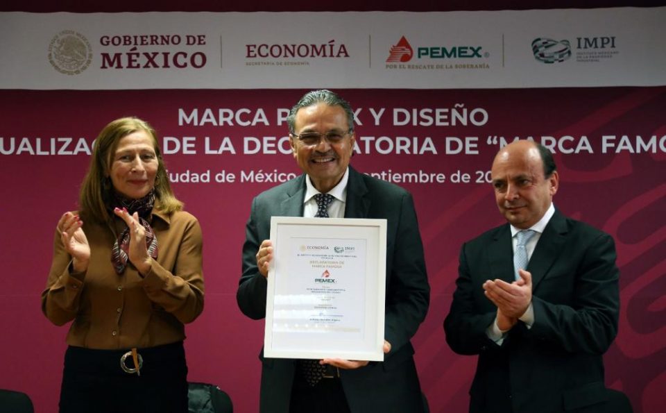 Pemex recibe certificado de marca Famosa