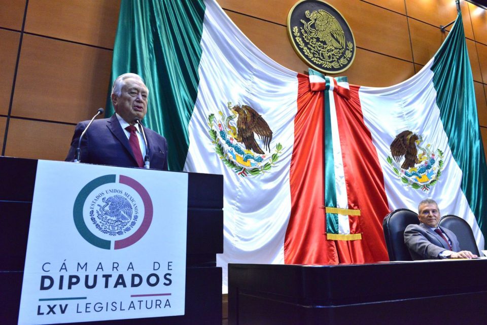 CFE, con finanzas sanas salvaguarda la soberanía energética de México: Bartlett