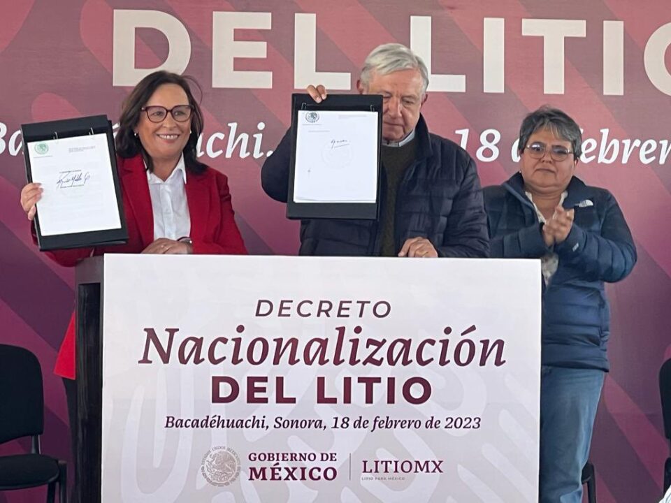 El presidente Andrés Manuel López Obrador firmó un decreto para nacionalizar el litio, con el objetivo de que este recurso no pueda ser explotado por un país extranjero.