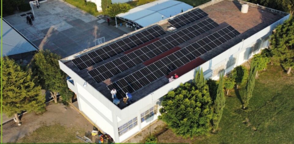 Proyecto de Escuelas Solares beneficia a 36,000 estudiantes en Puebla