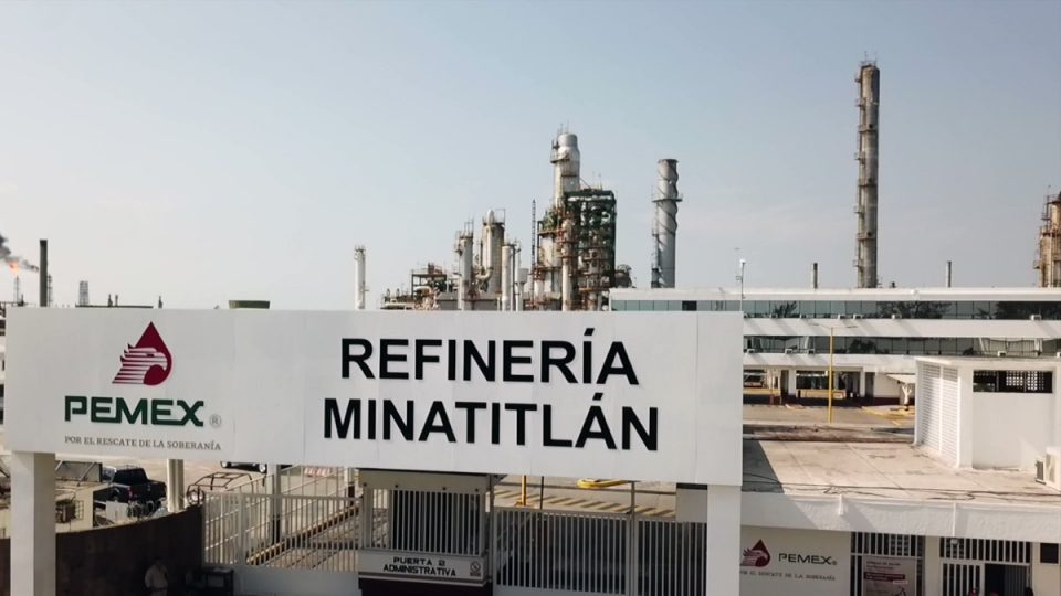 Pemex controla incendio en refinería Minatitlán