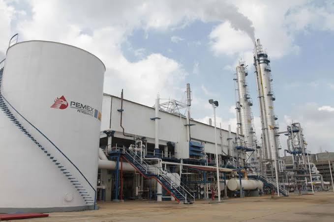 Pemex reducirá 39% uso de agua en sus refinerías