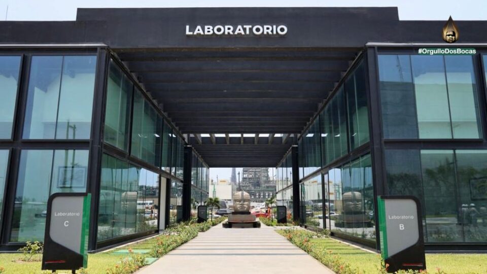 Laboratorio de refinería Olmeca, certificado de gasolina de alta calidad