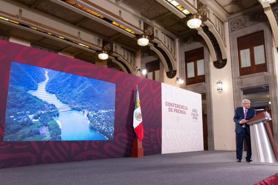El presidente Andrés Manuel López Obrador resaltó que la coquizadora de Tula dará más valor a los petrolíferos.