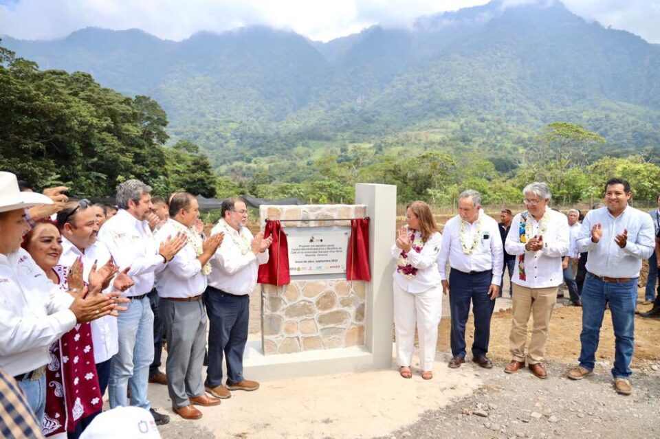 Rocío Nahle arranca construcción de microeléctrica en Misantla