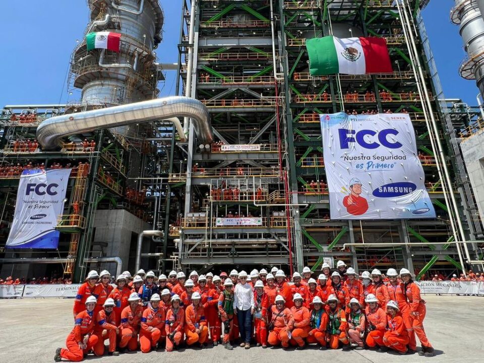 Samsung entrega reconocimiento a refinería Olmeca