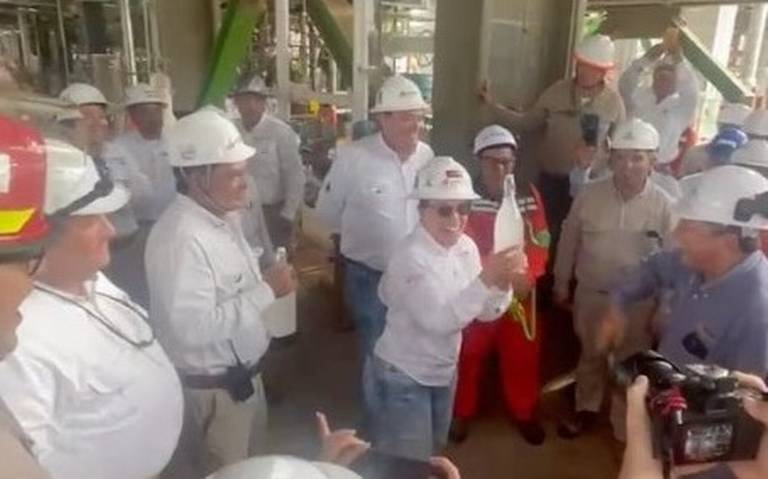 Refinería Olmeca inicia producción de gasolina primaria