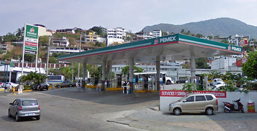 Pemex restablece servicio en 60 gasolineras en Acapulco