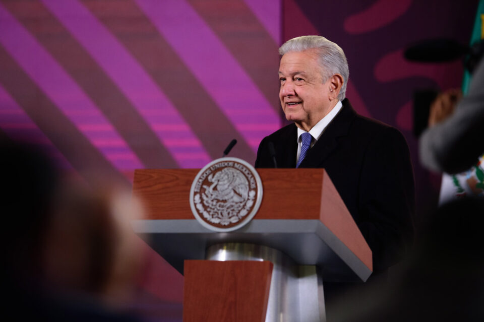 El presidente Andrés Manuel López Obrador informó que, si hay tiempo y condiciones económicas, buscarán adquirir la concesión del 49% de las acciones del Aeropuerto Internacional de Toluca.
