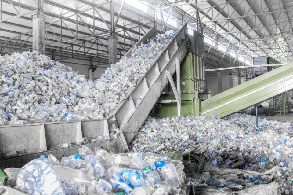 Mexicanos dispuestos a pagar más por sustentabilidad en envases de plástico