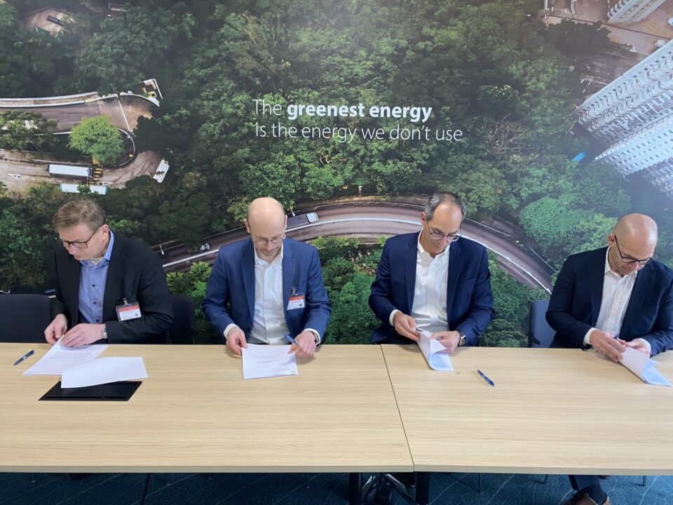 Stiesdal Hydrogen y Danfoss firmaron acuerdo comercial sobre la producción de electrolizador de hidrógeno.