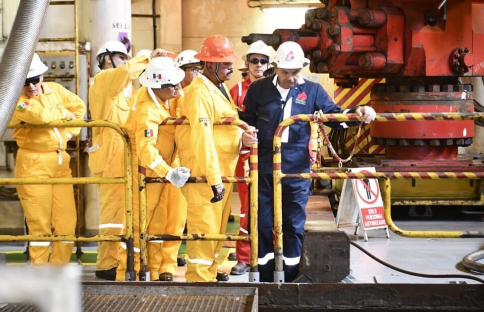 Director de Pemex supervisa perforación de pozo Xanab 203