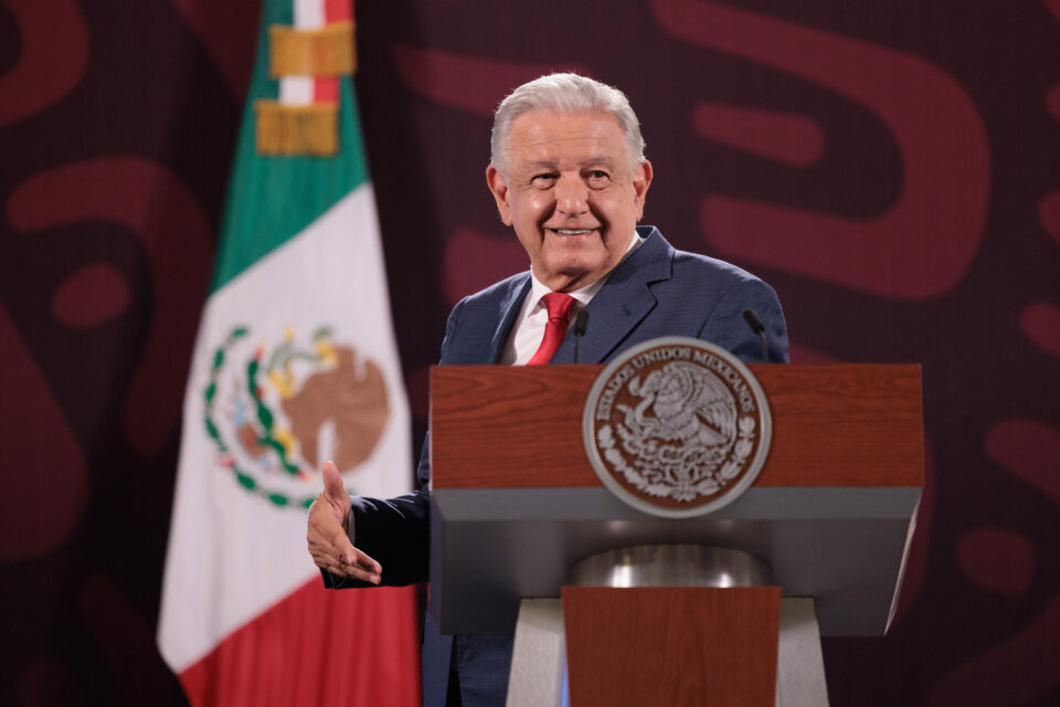 AMLO recomienda a Claudia Sheinbaum continuar con apoyos a Pemex