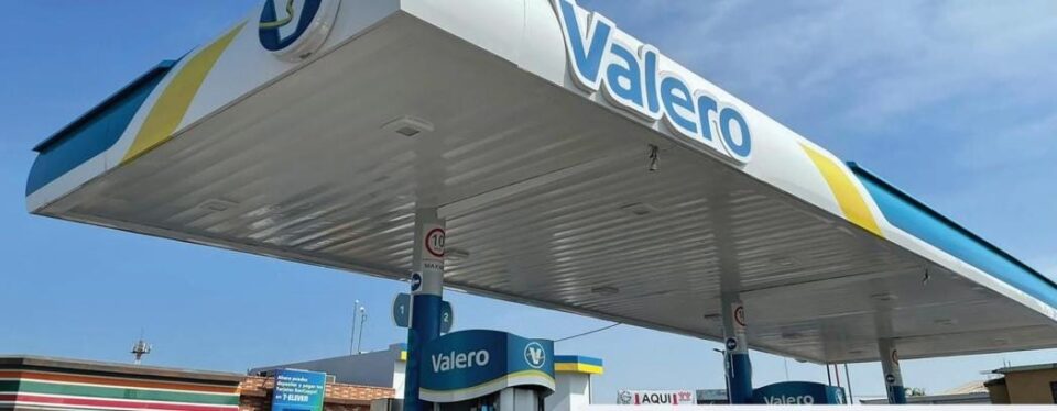 Valero Energy Corporation, una de las principales refinadoras independientes a nivel mundial, ha consolidado su presencia en el mercado mexicano de combustibles desde su entrada en 2020.