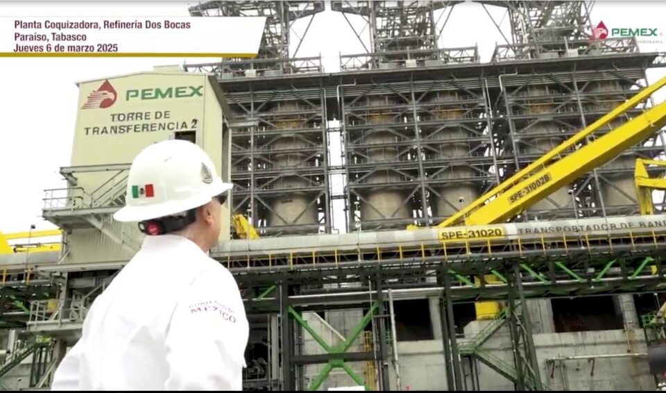 Director de Pemex supervisa operación de las plantas de la refinería Olmeca