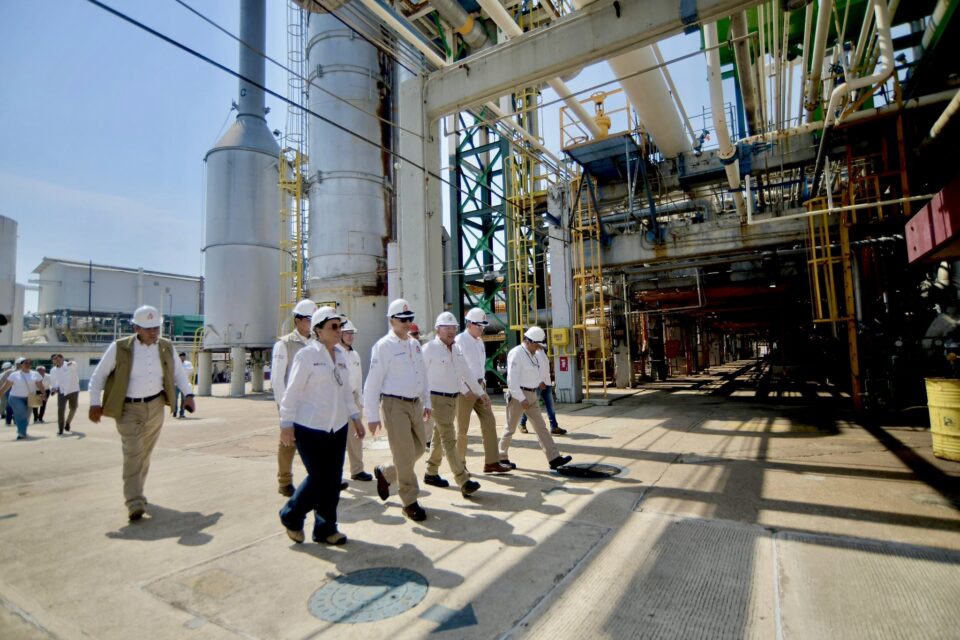 Director de Pemex supervisa complejos petroquímicos La Cangrejera y Agronitrogenados