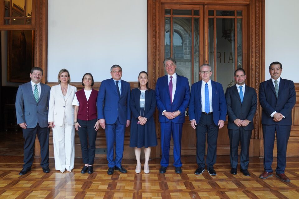 La presidenta Claudia Sheinbaum Pardo se reunió con Lorenzo Simonelli, presidente y director ejecutivo de Baker Hughes.