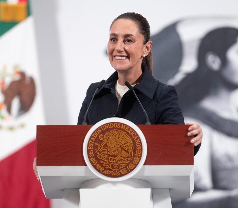 La presidenta Claudia Sheinbaum Pardo informó que su gobierno está trabajando en una transformación profunda para fortalecer a Pemex.