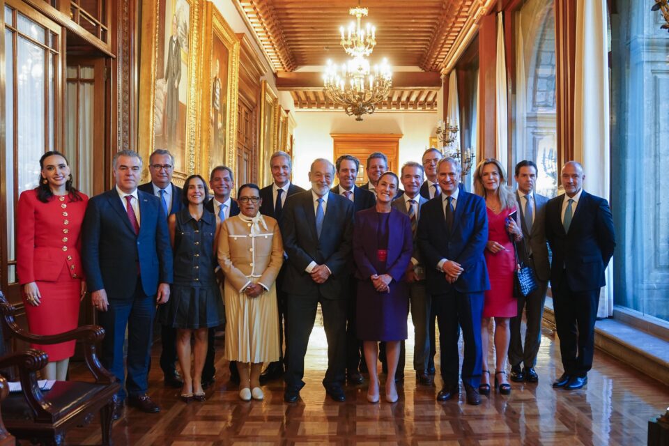 Sheinbaum se reúne con Carlos Slim y CCE para acelerar inversiones del Plan México