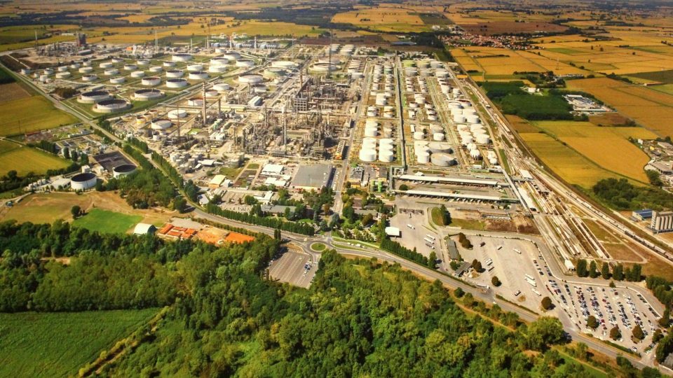 Eni recibe aprobación para convertir refinería de Sannazzaro en biorrefinería