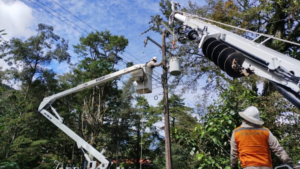 CFE restablece 93% del suministro eléctrico en estados afectados por lluvias