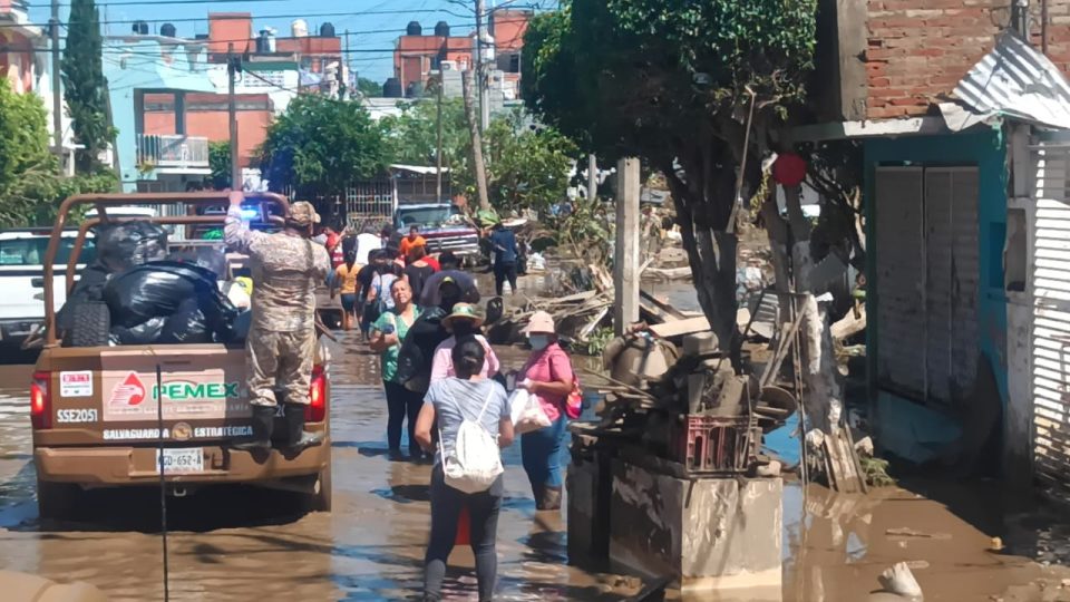 Pemex despliega más de 80 unidades terrestres y fluviales en operativo de limpieza y remediación en Veracruz
