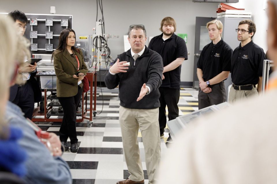 Cómo la IA está empoderando a la fuerza laboral en los sectores industriales