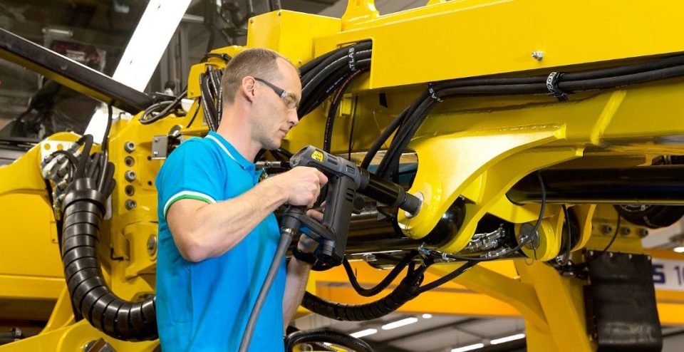 Atlas Copco atiende los retos más demandantes de esta industria mediante el desarrollo de herramientas pensadas para los ambientes industriales más desafiantes, aportando un ecosistema de herramientas que permiten realizar las operaciones, más rápidas, seguras, e inteligentes.