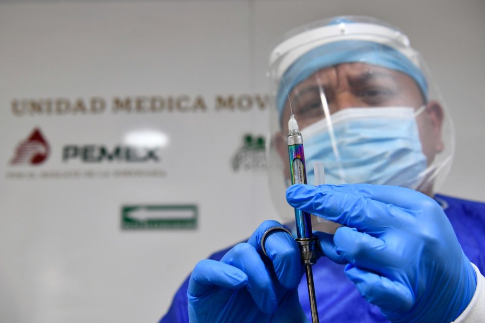 Pemex destina 863 MDP a inversión social en 12 estados