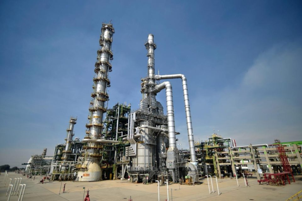 Rendimiento de gasolina, diésel y turbosina supera el 70% del total refinado de Pemex