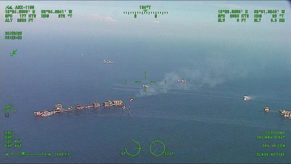 Pemex desmiente supuesta fuga en Cantarell; atribuye manchas a emanaciones naturales