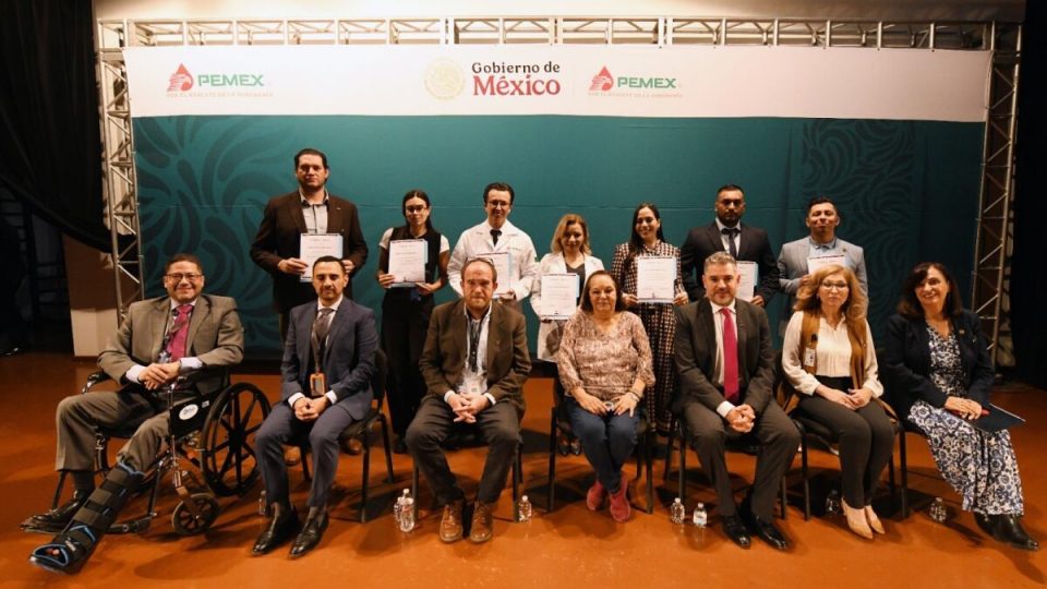 Pemex inicia formación de 291 médicas y médicos; destinará 2 ,810 mdp en servicios de salud