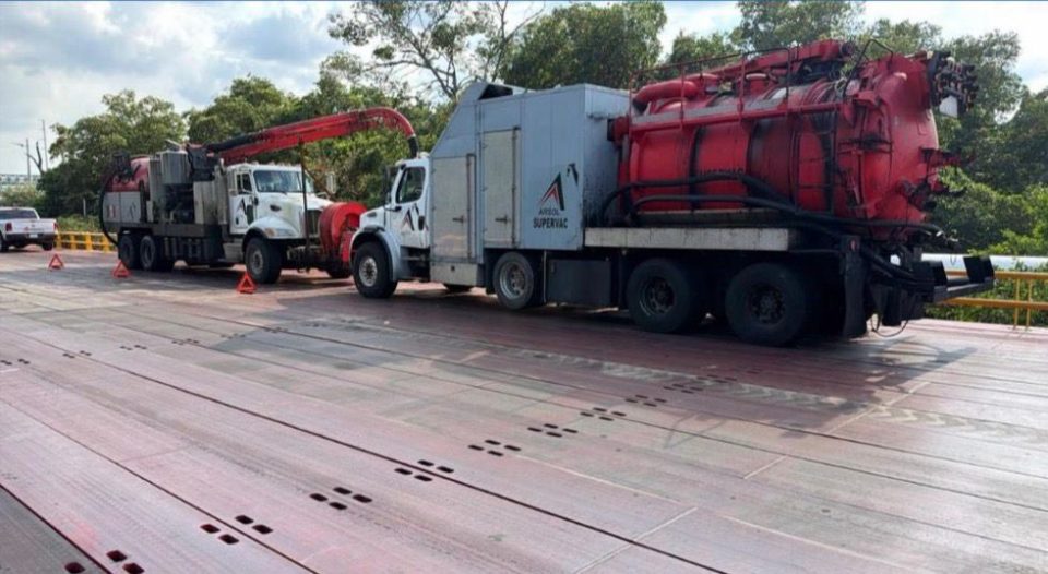 Pemex y Semar logran contener derrame de hidrocarburos en Río Seco en Tabasco