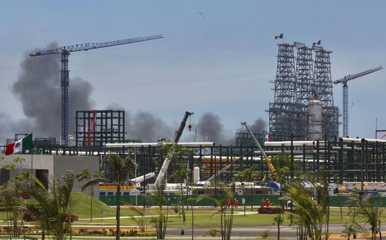 Refinería Olmeca opera de manera normal tras incendio; lamenta fallecimiento de 5 personas