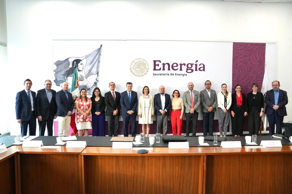 Refuerzan Sener y AMIA acuerdo de colaboración energética para impulsar inversiones