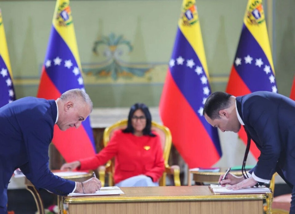 Eni firma un acuerdo para relanzar un proyecto de crudo pesado en Venezuela