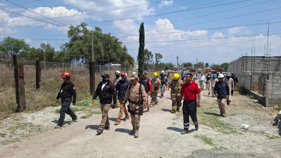 Pemex atiende emergencia por derrumbe de túnel clandestino en Acolman