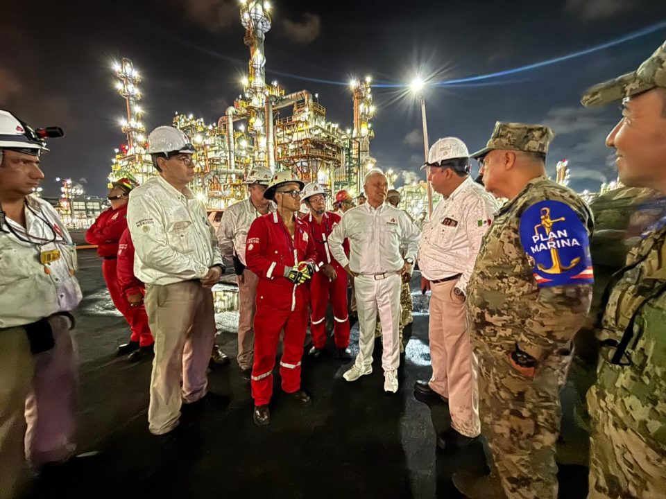 Pemex sofoca incendio en Planta Coquizadora de Refinería Olmeca