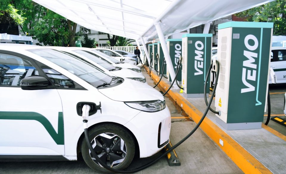VEMO impulsa la electromovilidad empresarial en México con su plataforma tecnológica ZEE