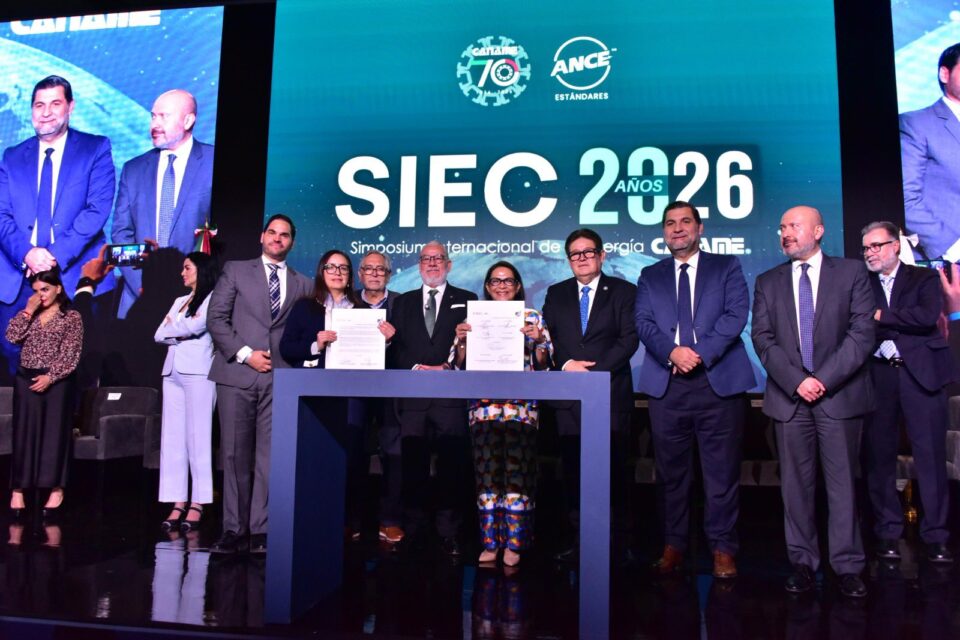 CFE firma convenio con organismos industriales para potenciar la infraestructura eléctrica
