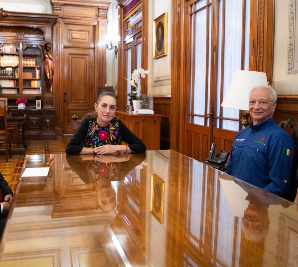 Sheinbaum respalda gestión de Víctor Rodríguez en Pemex; destaca reducción de deuda por 20,000 mdd