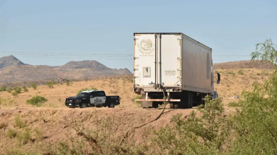 Localizan toma clandestina y tractocamión con 20 mil litros de combustible en Chihuahua